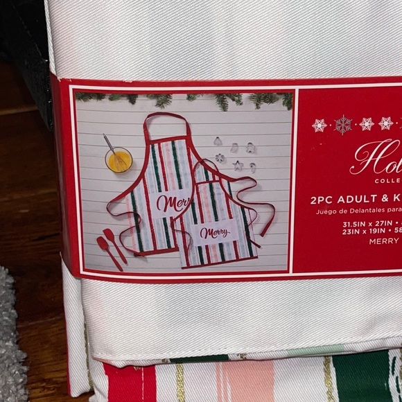 Holiday Collection Merry Stripe Adult and Kids Apron Set - Picture 3 of 5